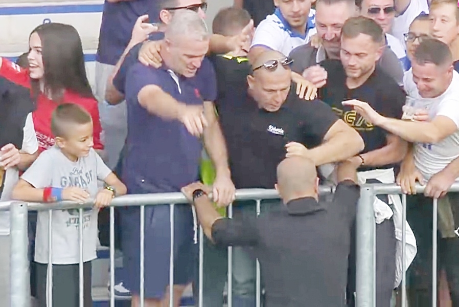 Prva HNL: Osijek uvjerljivo pobijedio, Ivo Smoje slavio s bratom i navijačima