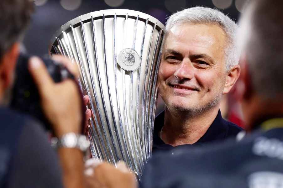 Pogledajte kako se Jose Mourinho oprostio od navijača Rome