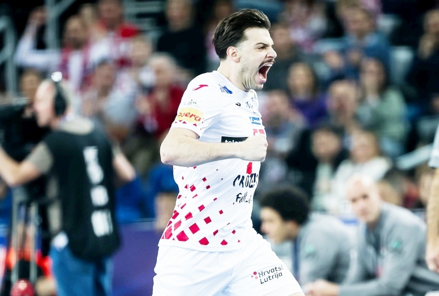 Filip Glavaš pokazuje kako se igra glavom, cijeli rukometni svijet još jednom jasno je vidio što može