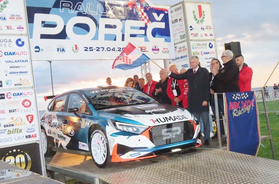 Rally Poreč 2025: Startnom rampom prodefiliralo 85 automobila