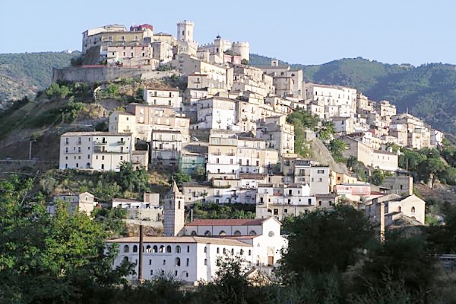 Otac Gennara Gattusa počeo slaviti s obitelji u Corigliano Calabru