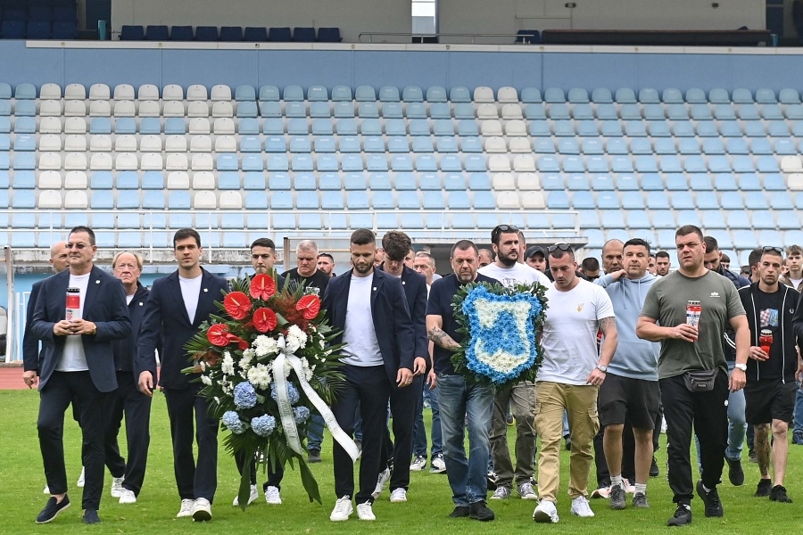 Čelnici Rijeke i Armade  položili vijenac i zapalili svijeće na Kantridi