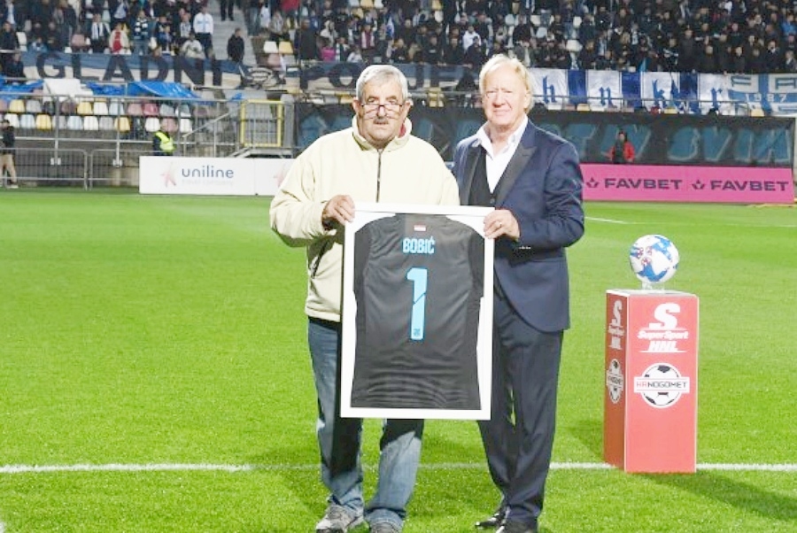 Ante Bobić dobio dres Rijeke, legendarni vratar postao "lekar" u utakmici Lige prvaka protiv Partizana