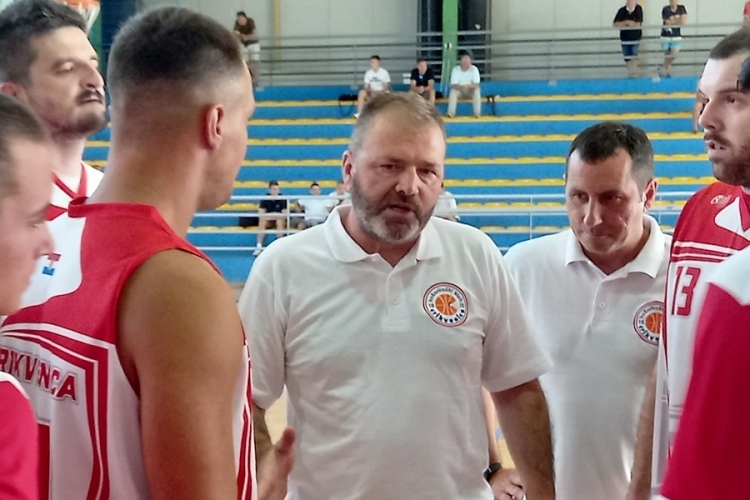Moramo pronaći trenera profesionalca