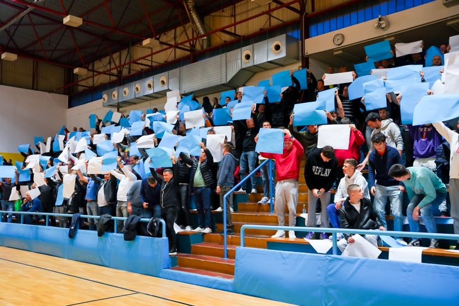 Košarkaši Kvarnera 2010 doživjeli poraz u atmosferi koja je navijestila povratak košarke
