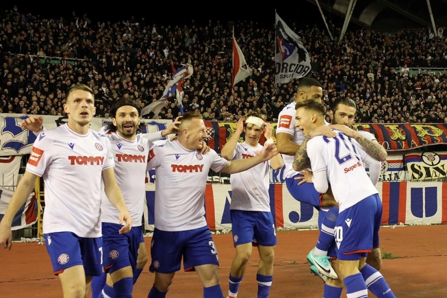 Slavili su navijači Hajduka pobjedu prije nego je sudac dao znak za početak dvoboja