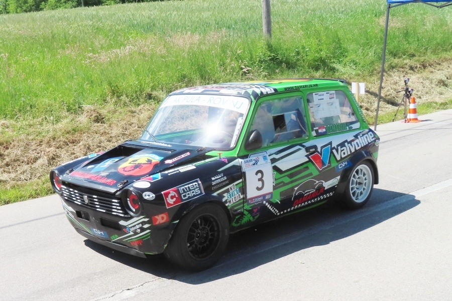 Prvi autoslalom u Velikoj Gorici, svi love Nenada Damariju