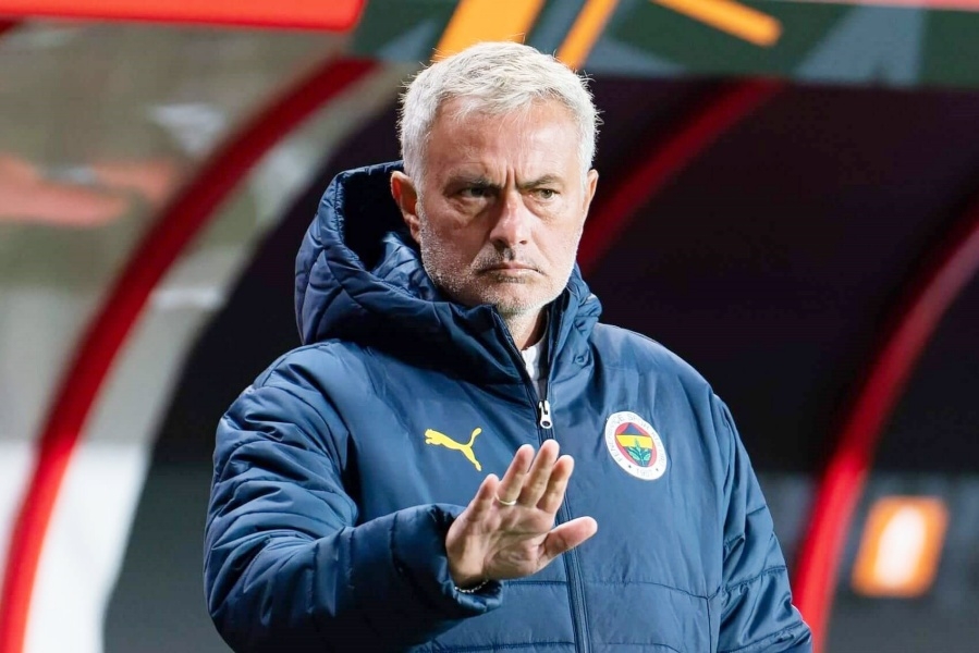 Fenerbahce dovodi zvučna pojačanje, Jose Mourinho pojačao pritisak na vlasnike