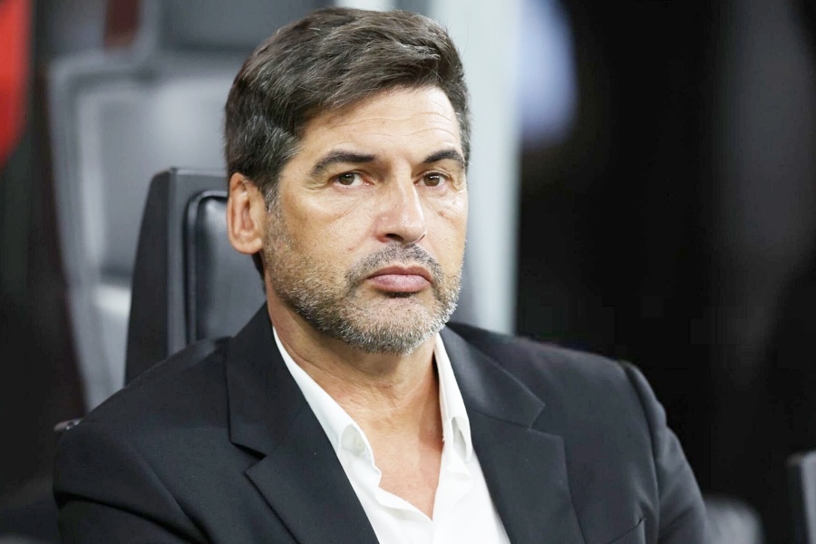Paulo Fonseca postao bivši trener Milana tijekom utakmice protiv Rome