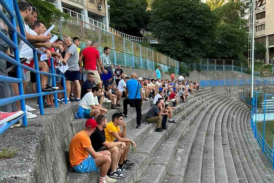 Puna tribina trenera, momčad Orijenta odradila pokazni trening